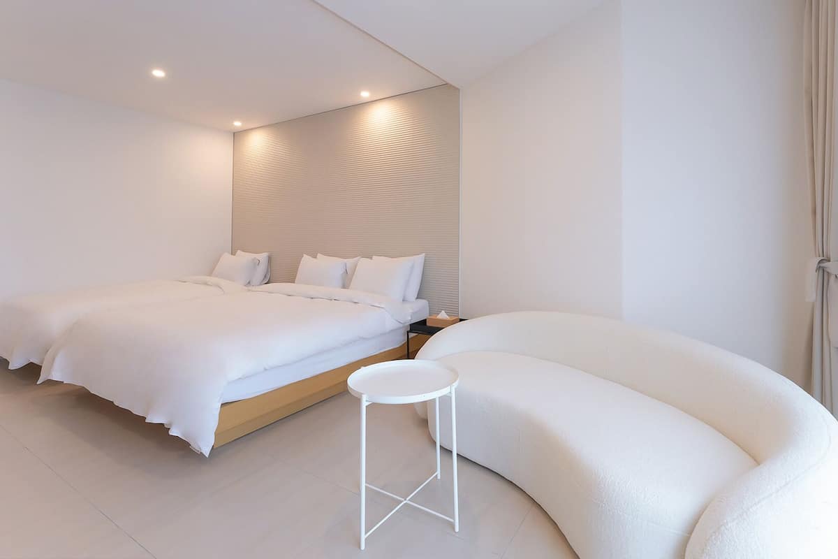 Camera con 2 letti singoli | 1 camera, biancheria da letto di alta qualità, tende oscuranti