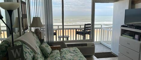 Televisor intel·ligent i llibres