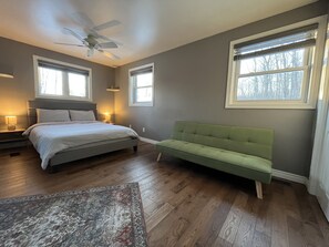 3 bedrooms, iron/ironing board, WiFi, bed sheets