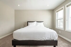 3 Schlafzimmer, Schreibtisch, Bügeleisen/Bügelbrett, kostenloses WLAN