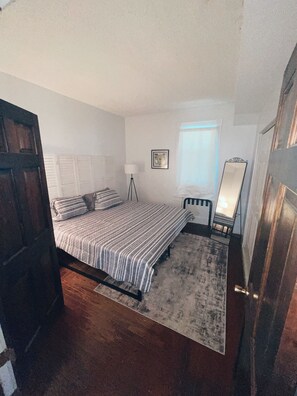 4 bedrooms, WiFi, bed sheets