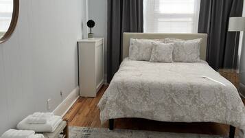 3 bedrooms, in-room safe, desk, iron/ironing board