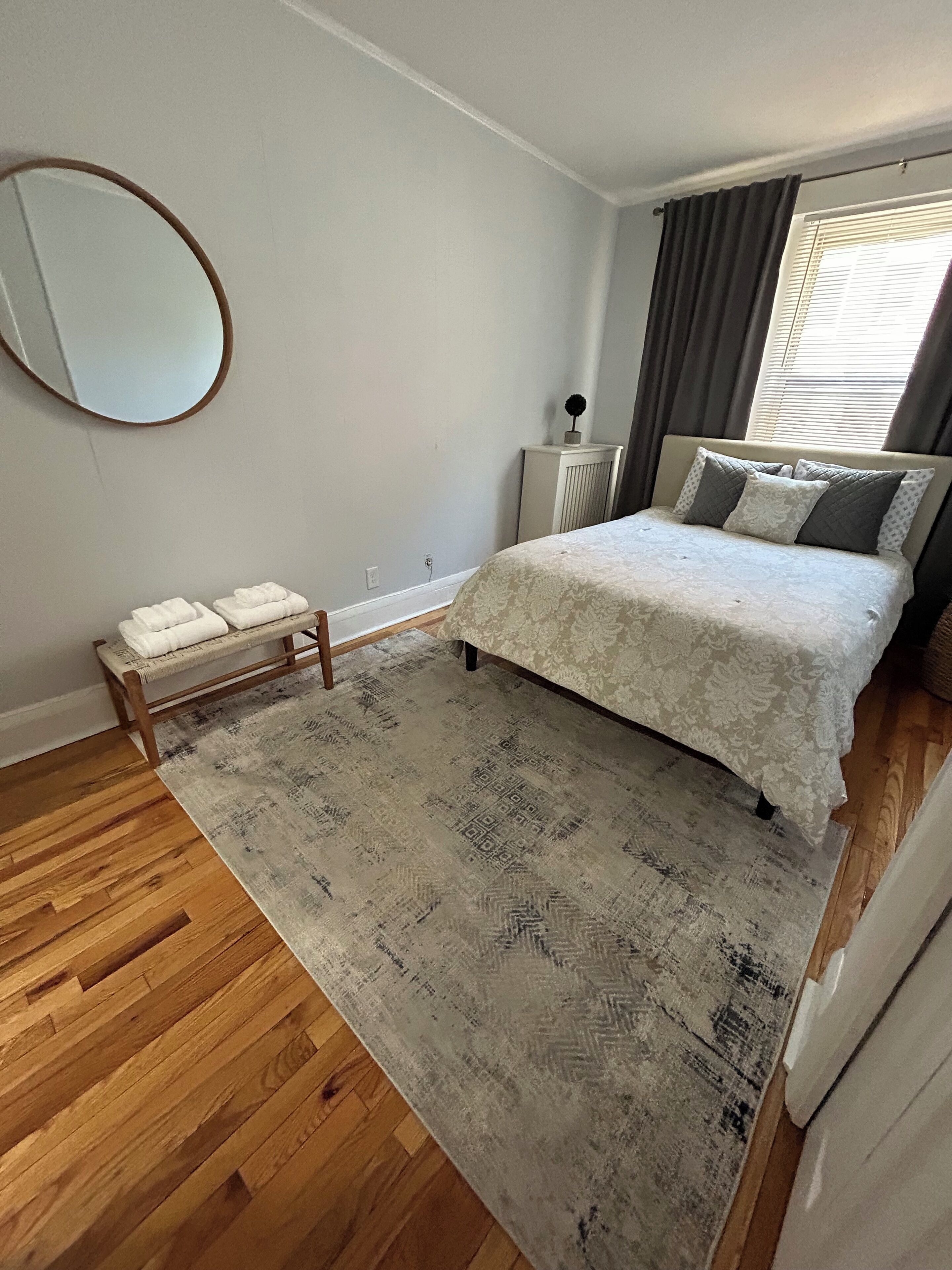 3 bedrooms, in-room safe, desk, iron/ironing board