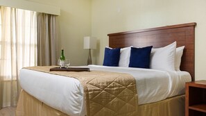 2 室のベッドルーム、WiFi (無料)、ベッドシーツ