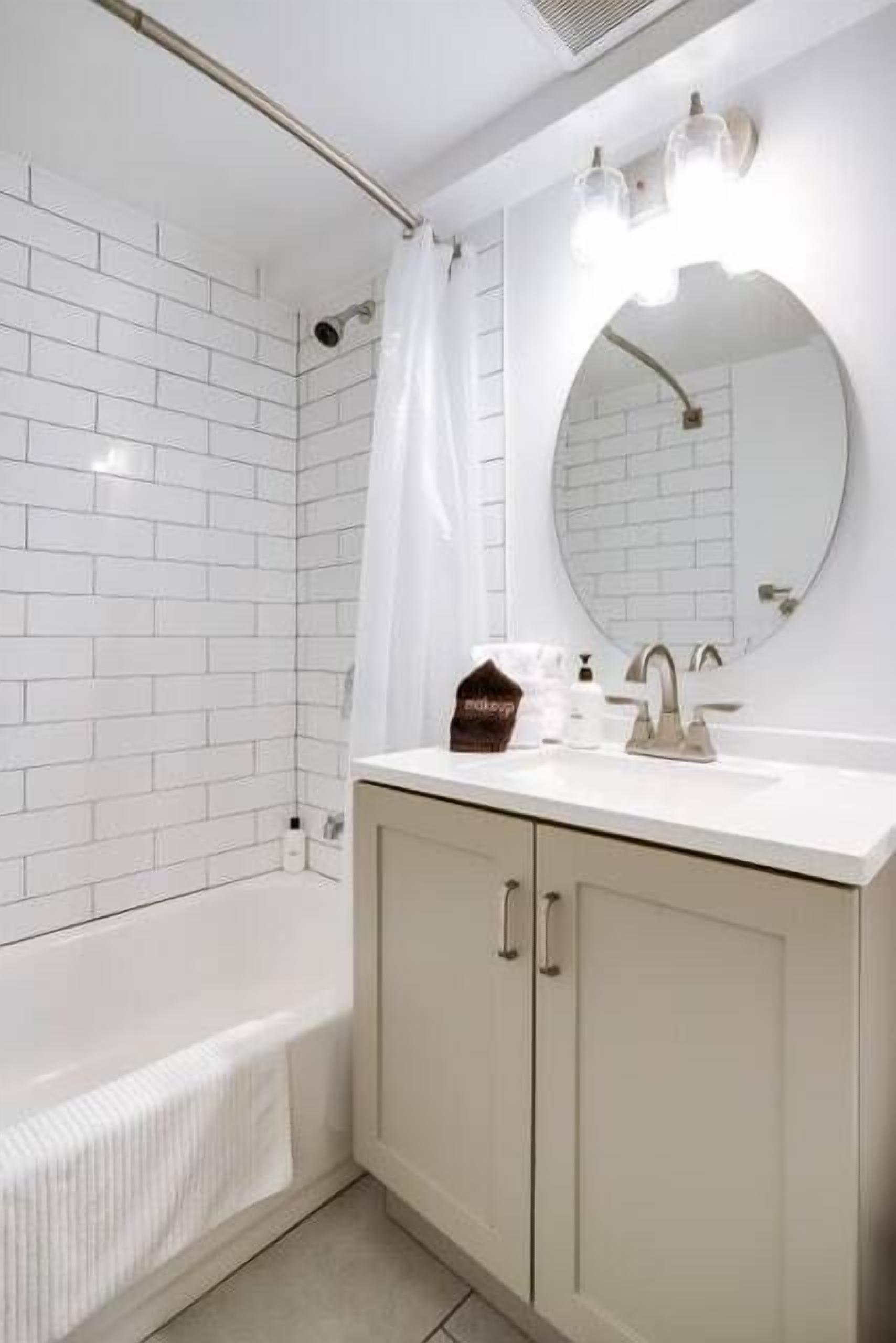 Bathtub, hair dryer, towels, shampoo