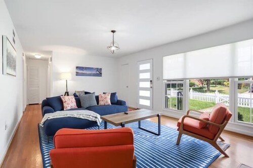 Forest Glen Silver Spring Gem - Parking