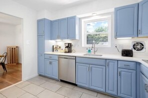 Fridge, microwave, oven, coffee/tea maker