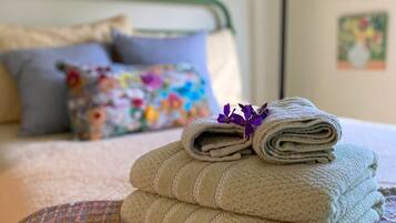 2 bedrooms, desk, iron/ironing board, free WiFi