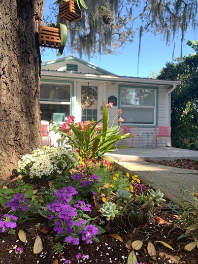 Charming 1935 Florida Cottage overlooking Lake Tulane