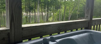Lakeside Hideaway II - lakefront with hot tub / walk to boat ramp
