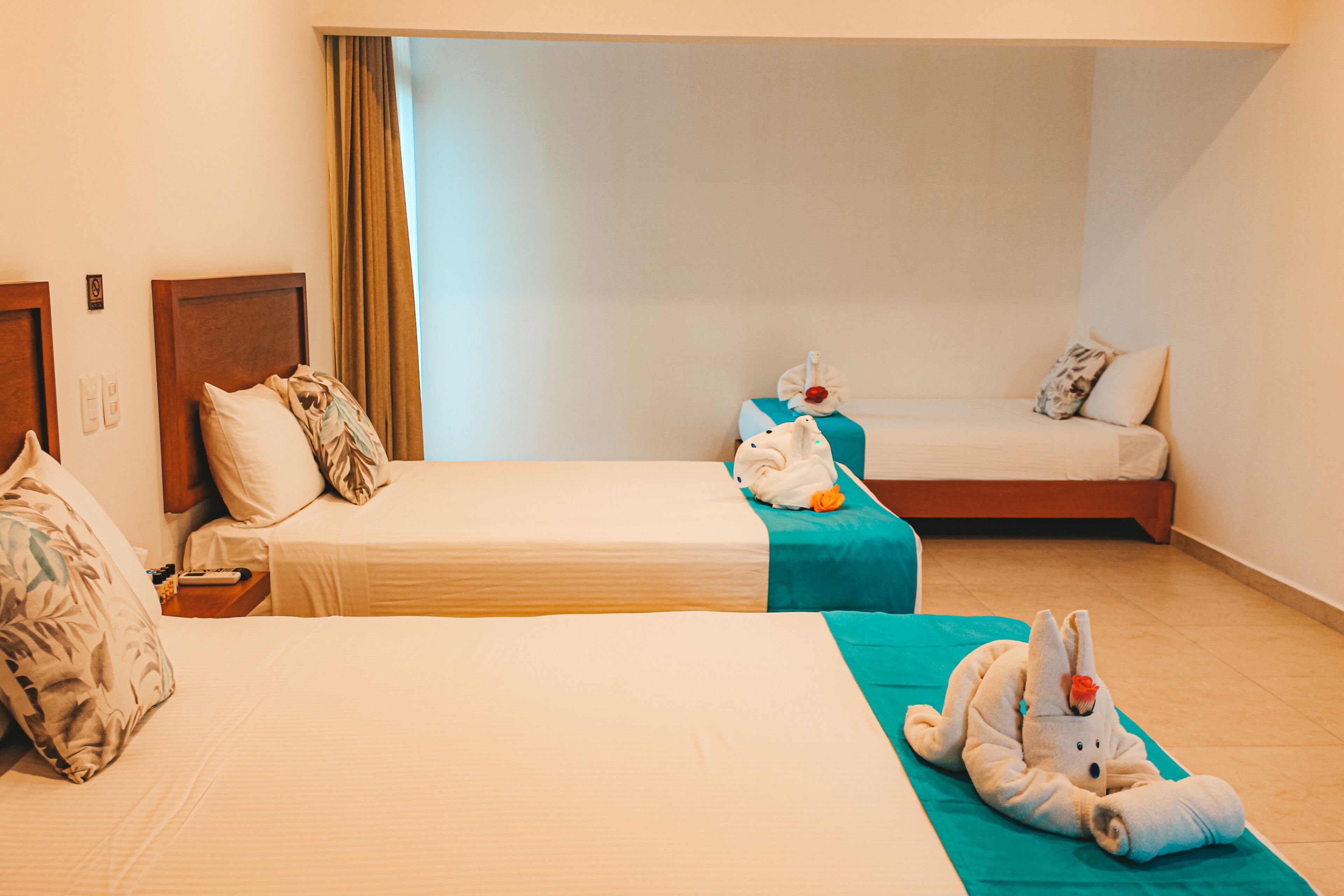 deluxe studio suite, multiple beds, private bathroom | 1 bedroom, in-room safe, desk, blackout curtains