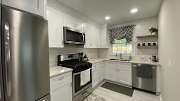 Fridge, stovetop, dishwasher, spices
