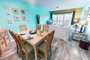 Dining - Walk to Lido Beach & Steps to St. Armand's Circle | Heated Pool and Spa | BBQ (Sarasota)