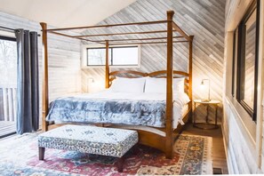 5 bedrooms, desk, iron/ironing board, travel crib