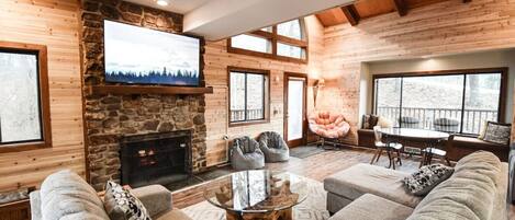 Televisión y chimenea