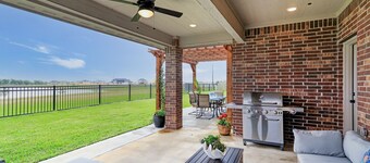 Elegant spacious home with water view. Prime location- Richmond, Katy, Houston, Rosenberg.