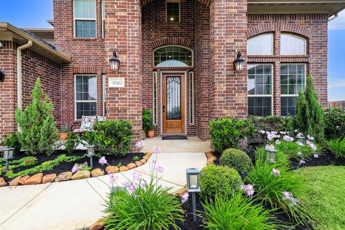 Elegant spacious home with water view. Prime location- Richmond, Katy, Houston, Rosenberg.