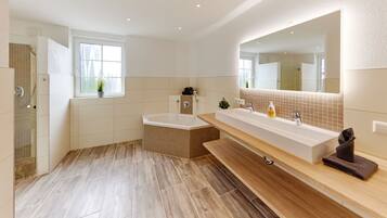 Bathtub, towels