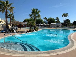 Piscine extérieure, piscine chauffée
