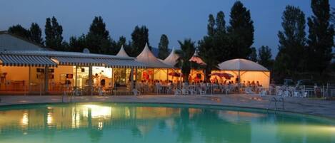 Piscine extérieure, piscine chauffée