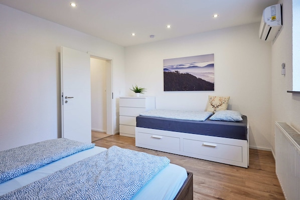 4 bedrooms, free WiFi, bed sheets