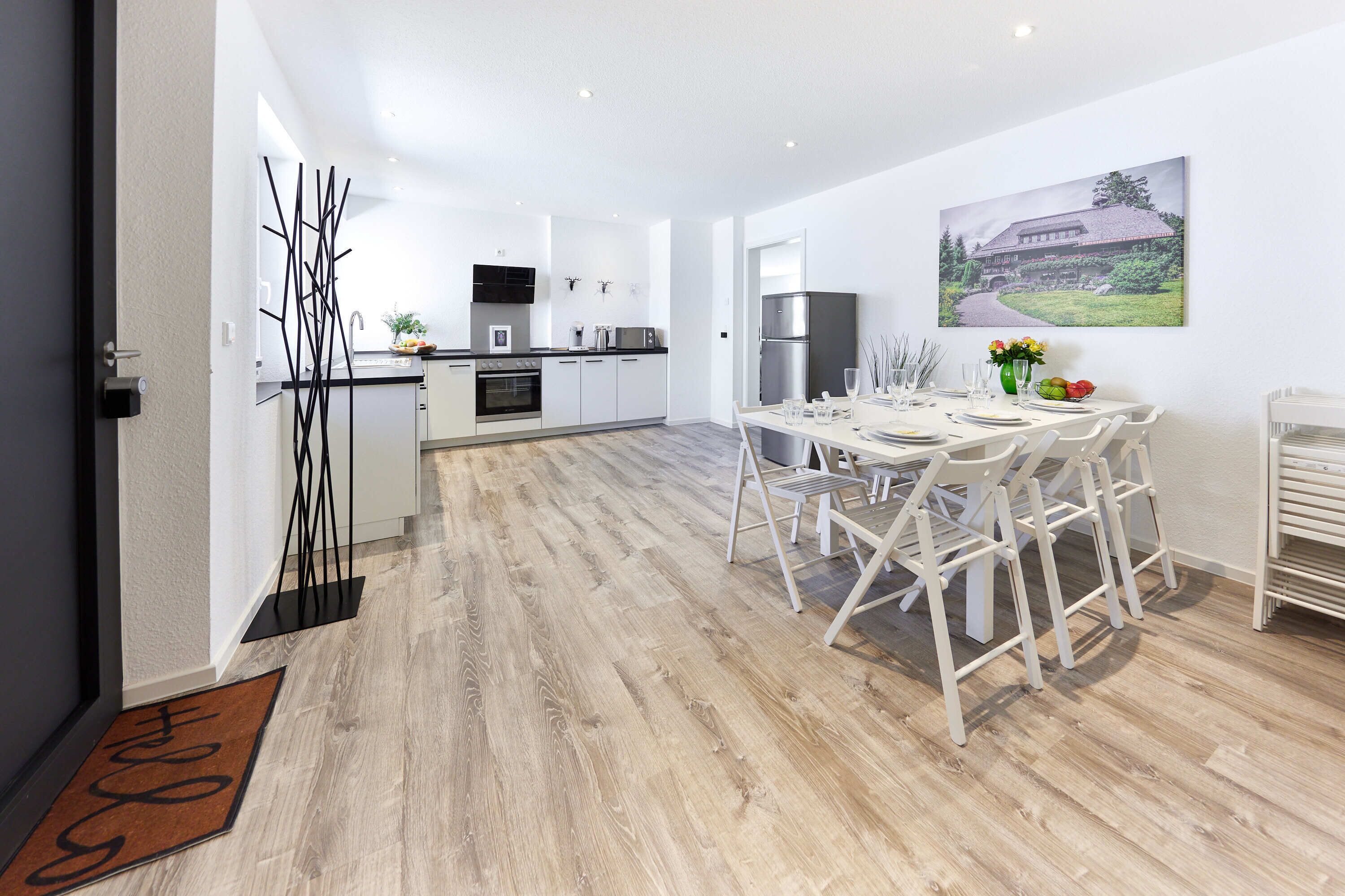 Jääkaappi, mikroaaltouuni, uuni, liesi