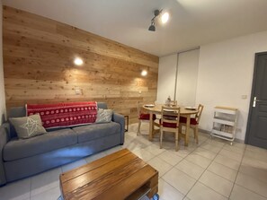 TV - Cosy apartment with mountain views (Briançon)