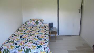 2 slaapkamers, een strijkplank/strijkijzer, gratis wifi, beddengoed