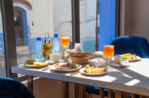 Free daily cooked-to-order breakfast