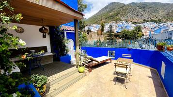 Junior Suite with balcony | Literie de qualité supérieure, couette en duvet d'oie, bureau