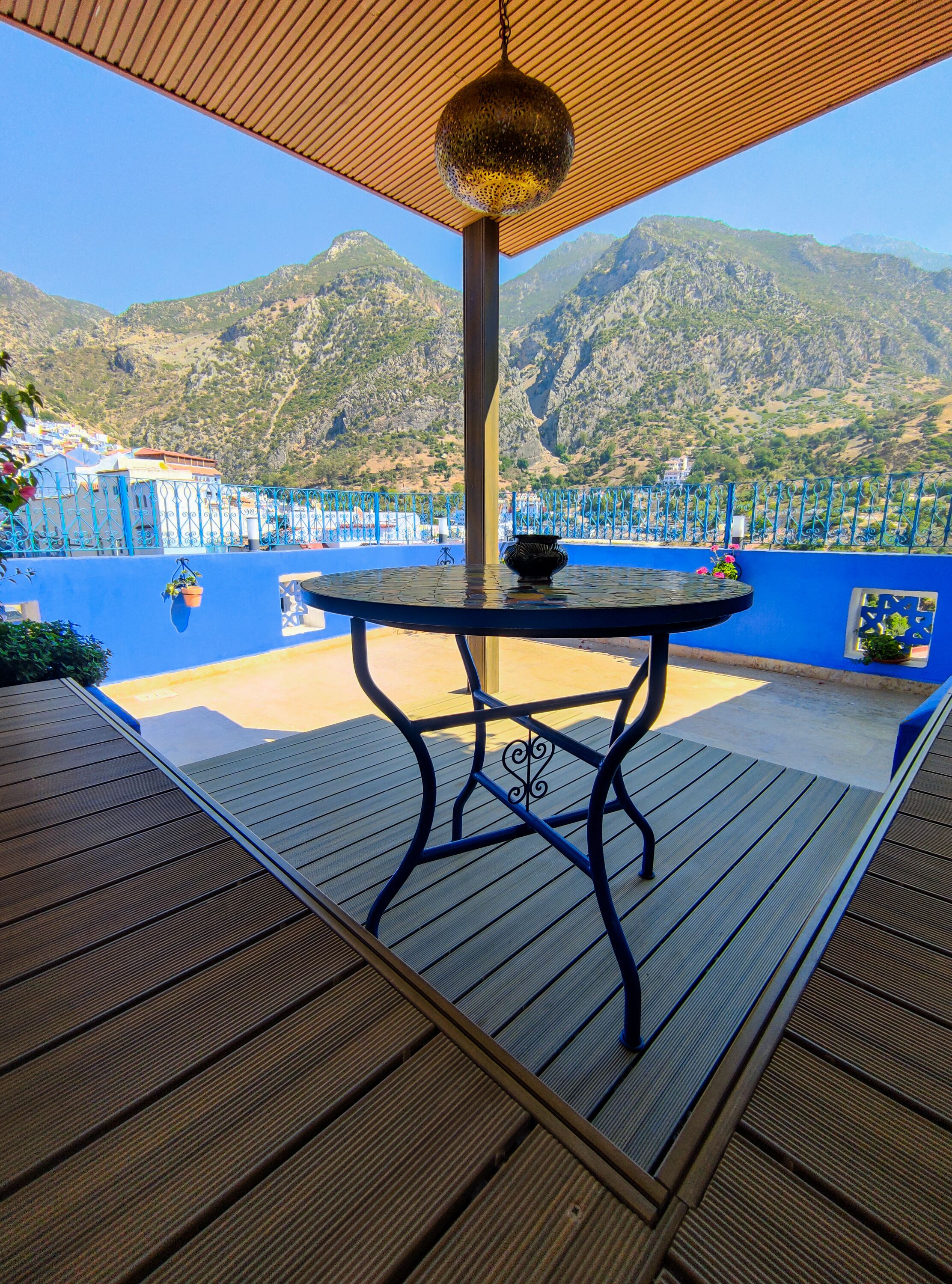 Junior Suite with balcony | Sengetøy av topp kvalitet, dundyner og skrivebord