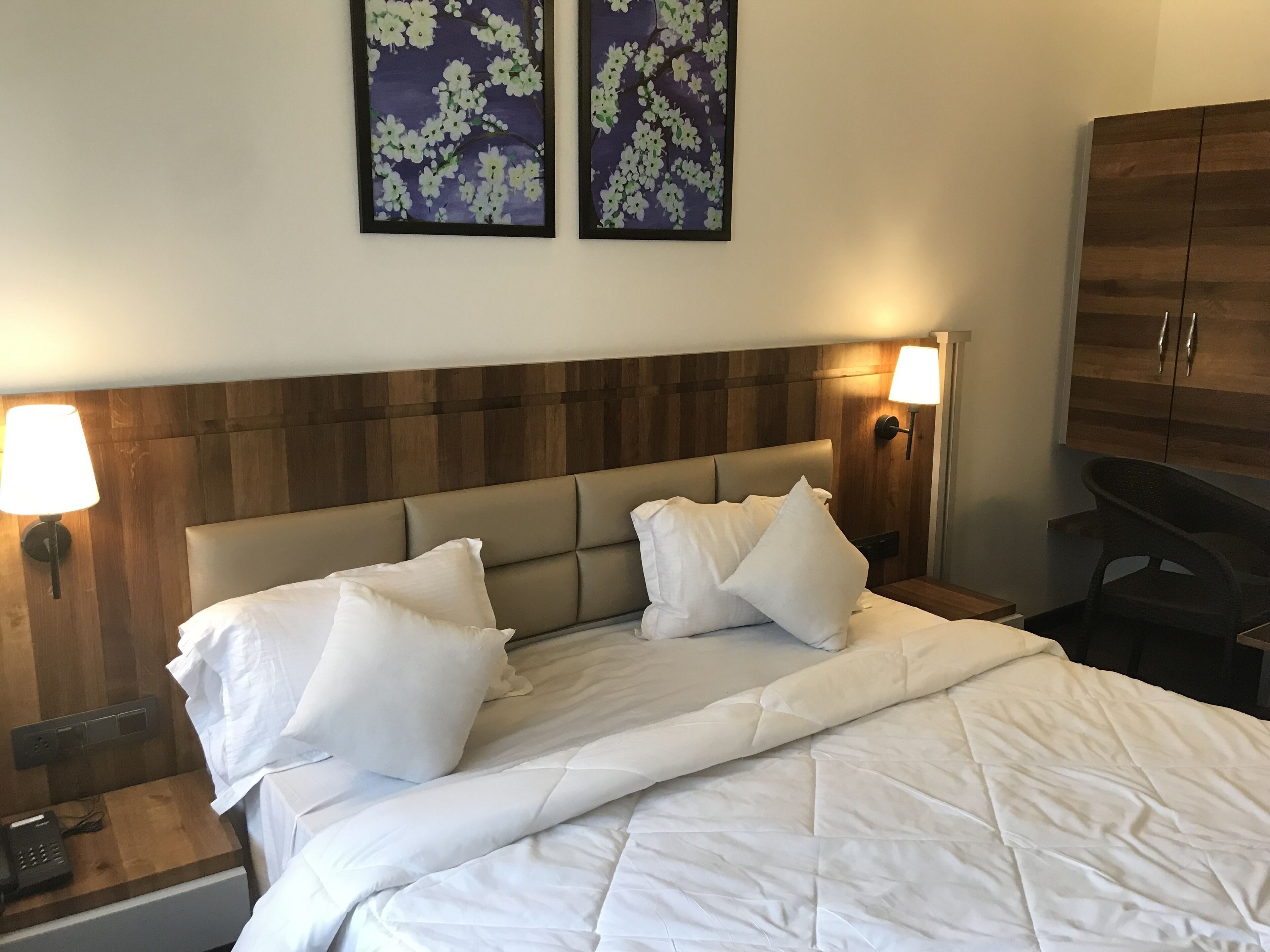 Pillowtop beds, desk, blackout drapes, free WiFi