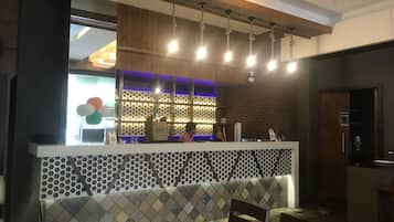Bar (trong khuôn viên)