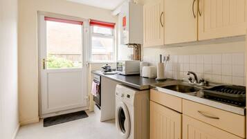 Apartment, 1 Queen Bed with Sofa bed | Private kitchen | Fridge, microwave, oven, stovetop