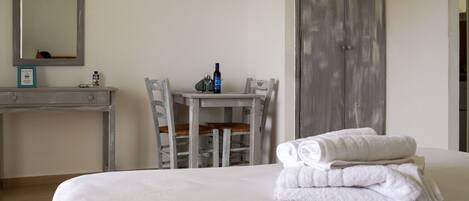 Apartment, 1 Queen Bed | 1 bedroom, iron/ironing board, free WiFi, bed sheets