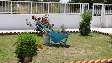 Apartment, 1 Queen Bed | Property grounds