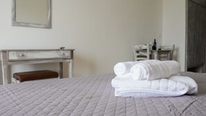 Departamento, 1 cama Queen size | 1 habitación, tabla de planchar con plancha, wifi gratis y ropa de cama