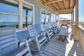 Terrace/patio - Beautiful Oceanfront Home with Amazing Views-Sleeps 12 (Oak Island)