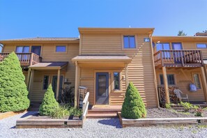 Exterior - Comfortable for singles, a couple or small family, Alpine Haus has it all. (Canaan Valley)