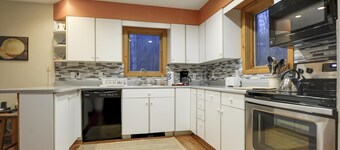 Zeeplace: 3 BR, 2 BA House in Canaan Valley, Sleeps 6