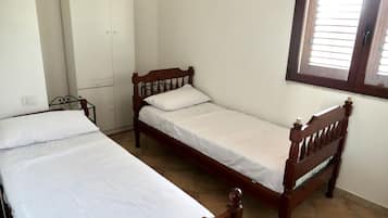 3 bedrooms, in-room safe, WiFi, bed sheets