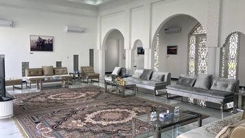 Royal Villa | Living area | LED TV, toys