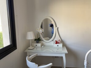 Apartemen | 2 kamar tidur, setrika/meja setrika, Wi-Fi gratis, dan seprai linen