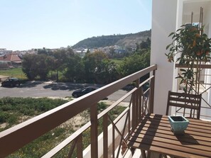 Balcony - Apartment Sleeps 4 With Sea Views (Oroklini)