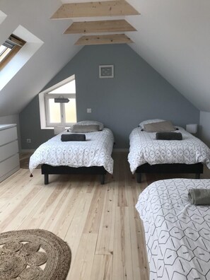 2 bedrooms, desk, travel cot, free WiFi - The house of mamie chapelle 200 meters from the beaches (Plounéour-Brignogan-plages)