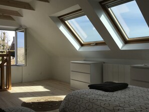 2 bedrooms, desk, travel crib, free WiFi - The house of mamie chapelle 200 meters from the beaches (Plounéour-Brignogan-plages)