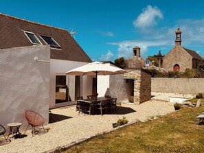 Outdoor dining - The house of mamie chapelle 200 meters from the beaches (Plounéour-Brignogan-plages)