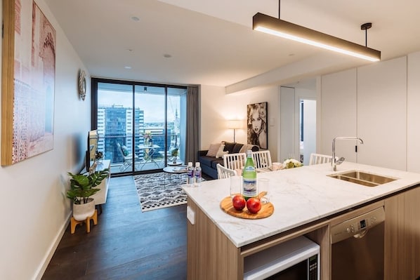 Interior - 2-Bedroom Apartment with Pool in South Brisbane (South Brisbane)