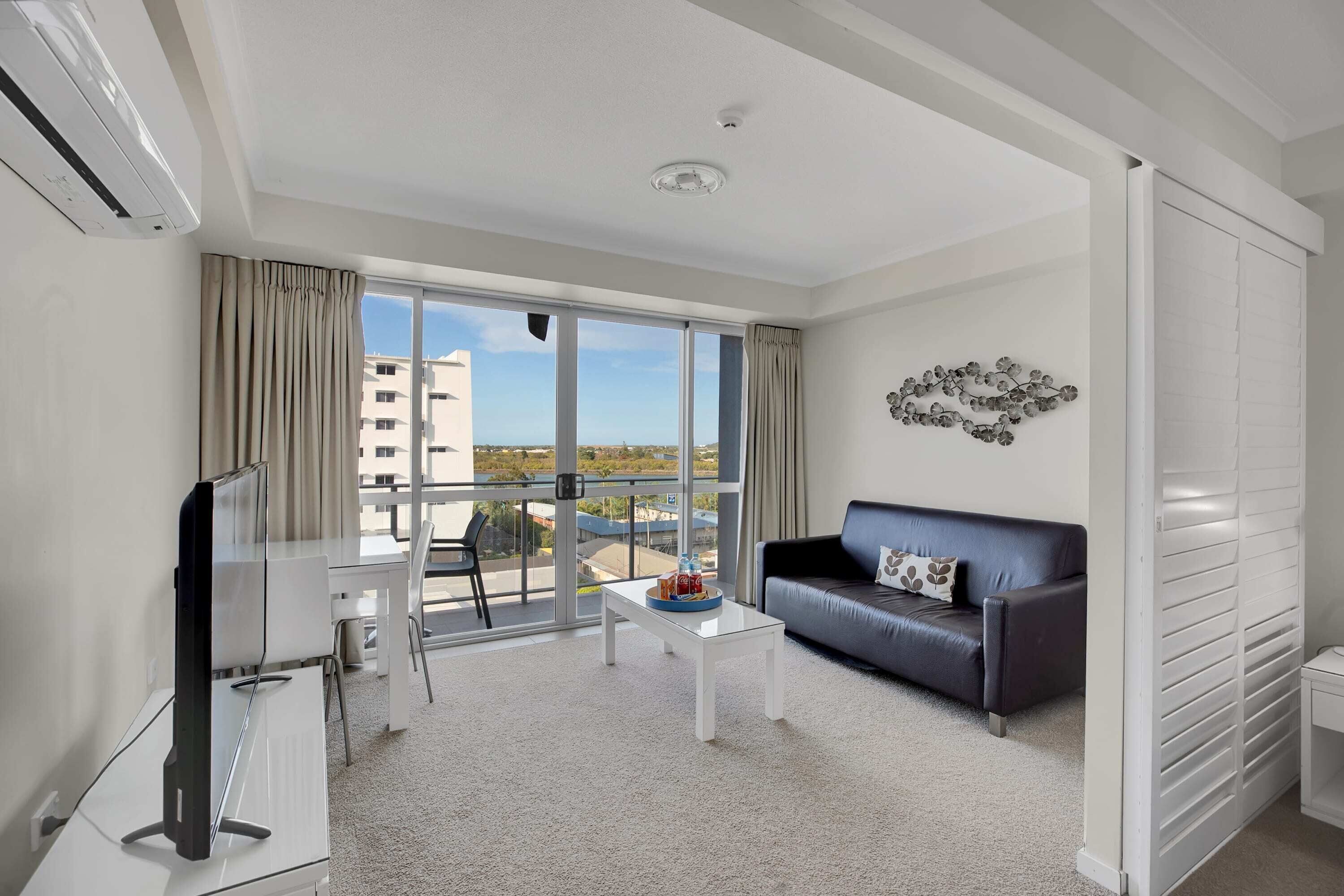 Dual Key Room with River view in Mackay!