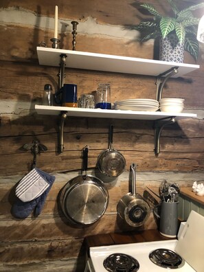 Interior - Cottage close to Town (Hendersonville)